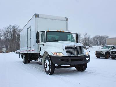 International DuraStar 4300 26 ft Box Truck - 250HP, 6 Speed Amt, Liftgate