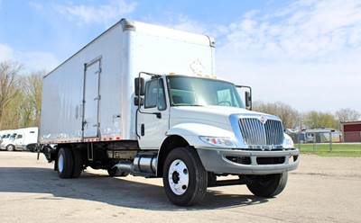 International DuraStar 4300 Box Truck - 250HP, 6 Speed Allison Rds Amt, Liftgate