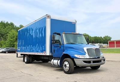 International DuraStar 4300 24 ft Box Truck - 240HP, 5 Speed Allison Rds Amt