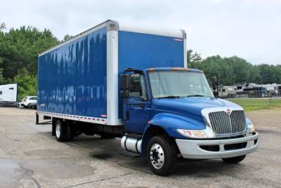 International DuraStar 4300 24 ft Box Truck - 240HP, 5 Speed Allison Rds Amt