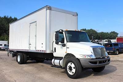 International MV 26 ft Box Truck - 280HP, 6 Speed Amt, Roll up Door, Liftgate