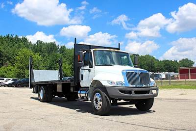 International DuraStar 4300 Flatbed Truck - 250HP, 7 Speed Amt, Liftgate