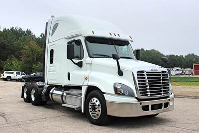 Freightliner Cascadia 125 Sleeper Semi Truck - Raised Roof Sleeper, Detroit 455HP, 10 Speed Amt