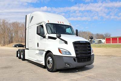 Freightliner Cascadia 126 Sleeper Semi Truck - Raised Roof Sleeper, Detroit 475HP, 12 Speed Dt12 Amt