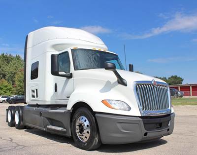 International LT Sleeper Semi Truck - Cummins 450HP, 12 Speed Endurant Amt