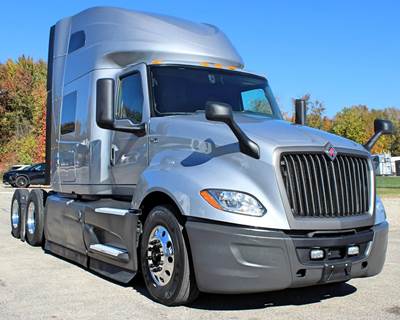 International LT Sleeper Semi Truck - Raised Roof Sleeper, Cummins 400HP, 12 Speed Endurant Amt