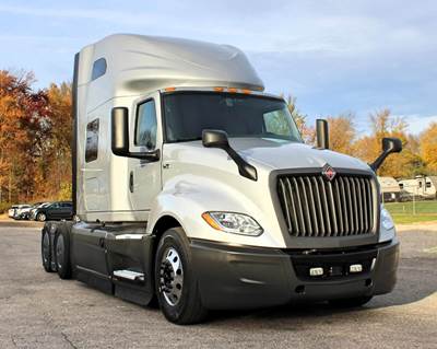 International LT Sleeper Semi Truck - Raised Roof Sleeper, Cummins 400HP, 12 Speed Endurant Amt