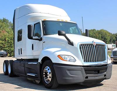 International LT Sleeper Semi Truck - Raised Roof Sleeper, Cummins 450HP, 12 Speed Endurant Amt