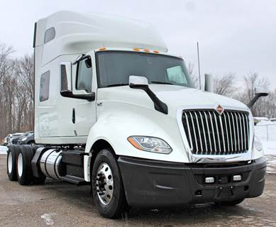 International LT Sleeper Semi Truck - Raised Roof Sleeper, Cummins 450HP, 10 Speed Endurant Amt