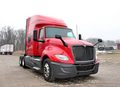 International LT Sleeper Semi Truck - Raised Roof Sleeper, Cummins 450HP, 12 Speed Endurant Amt