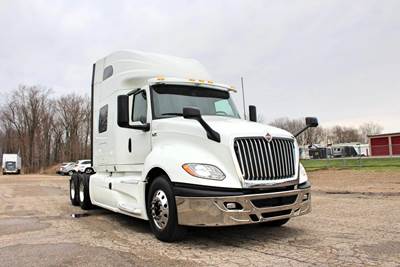 International LT Sleeper Semi Truck - Raised Roof Sleeper, Cummins 450HP, 12 Speed Endurant Amt