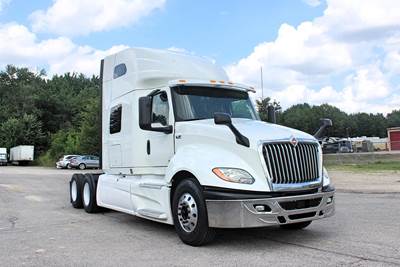 International LT Sleeper Semi Truck - Raised Roof Sleeper, Cummins 450HP, 12 Speed Endurant Amt