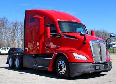 2022 Kenworth T680 Sleeper Semi Truck