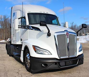Kenworth T680 Sleeper Semi Truck - Raised Roof Sleeper, Cummins 450HP, 12 Speed Endurant Amt