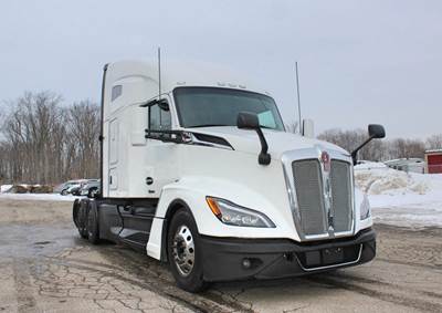 Kenworth T680 Sleeper Semi Truck - Raised Roof Sleeper, Cummins 450HP, 12 Speed Endurant Amt