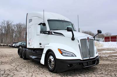 Kenworth T680 Sleeper Semi Truck - Raised Roof Sleeper, Cummins 450HP, 12 Speed Endurant Amt
