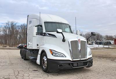 Kenworth T680 Sleeper Semi Truck - Raised Roof Sleeper, Cummins 450HP, 12 Speed Endurant Amt