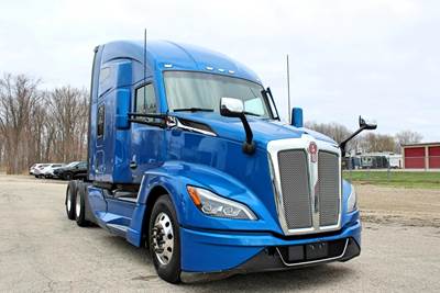 Kenworth T680 Sleeper Semi Truck - Raised Roof Sleeper, Cummins 450HP, 12 Speed Endurant Amt