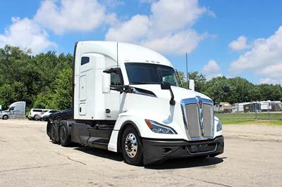 Kenworth T680 Sleeper Semi Truck - Raised Roof Sleeper, Cummins 450HP, 12 Speed Endurant Amt