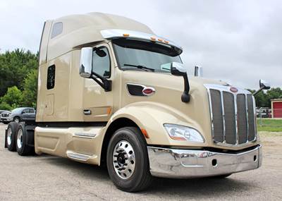 Peterbilt 579 Sleeper Semi Truck - Raised Roof Sleeper, Paccar 510HP, 12 Speed Amt