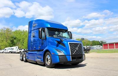 Volvo VNL64T760 Sleeper Semi Truck - Raised Roof Sleeper, D13 500HP, 12 Speed I Shift Amt
