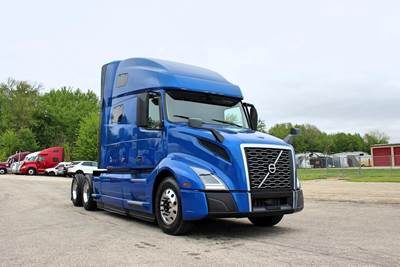 Volvo VNL64T760 Sleeper Semi Truck - Raised Roof Sleeper, D13 500HP, 12 Speed I Shift Amt