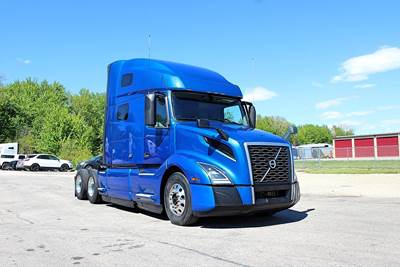 Volvo VNL64T760 Sleeper Semi Truck - Raised Roof Sleeper, D13 500HP, 12 Speed I Shift Amt