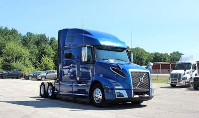Volvo VNL64T760 Sleeper Semi Truck - Raised Roof Sleeper, D13 455HP, 12 Speed I Shift Amt