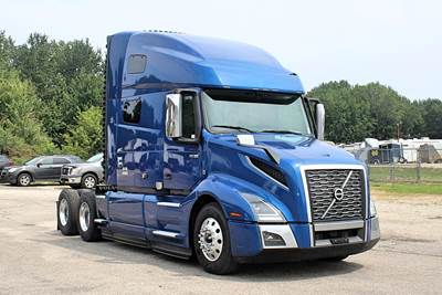 Volvo VNL64T760 Sleeper Semi Truck - Raised Roof Sleeper, D13 455HP, 12 Speed I Shift Amt