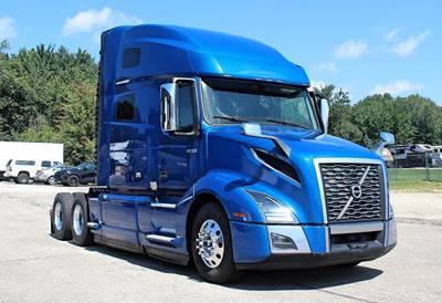Volvo VNL64T760 Sleeper Semi Truck - Raised Roof Sleeper, D13 455HP, 12 Speed I Shift Amt