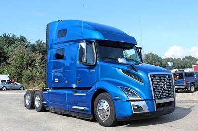 Volvo VNL64T760 Sleeper Semi Truck - Raised Roof Sleeper, D13 455HP, 12 Speed I Shift Amt