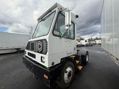 Capacity Yard Spotter Truck - Cummins, Automatic