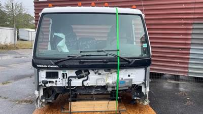 Nissan UD2600 Cab Assembly for a 2005 Ud/Nissan UD2600