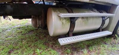 Freightliner Cascadia 125 Right Fuel Tank