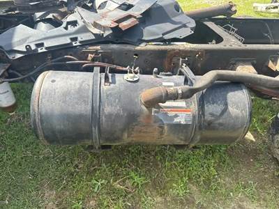 Nissan UD1800HD Left Fuel Tank for a 2001 Ud/Nissan UD1800HD