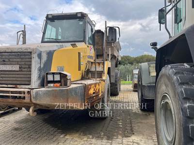 Komatsu HM300-2 Articulated Truck