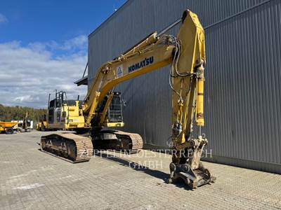Komatsu PC490LC-10 Excavator