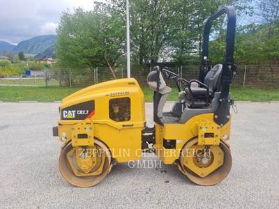 Caterpillar CB 2.7 Smooth Drum Roller Compactor