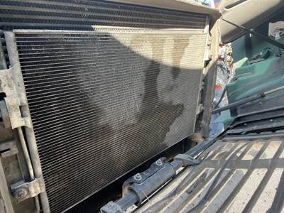 Freightliner Cascadia A/C Condenser for a Freightliner CASCADIA 125