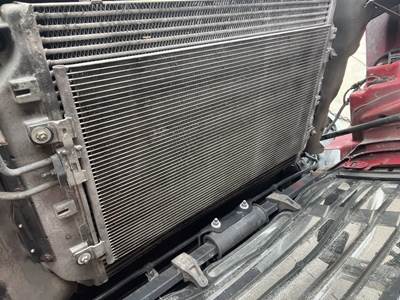 Freightliner Cascadia A/C Condenser for a Freightliner CASCADIA 125