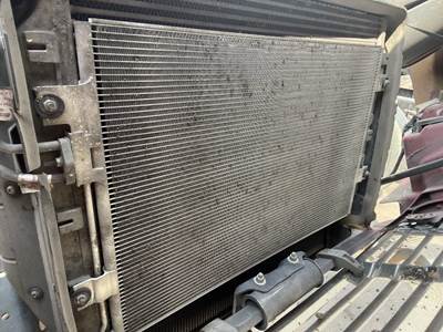 Freightliner Cascadia A/C Condenser for a Freightliner CASCADIA 125