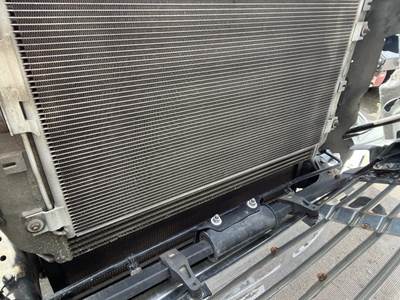 Freightliner Cascadia A/C Condenser for a Freightliner CASCADIA 125