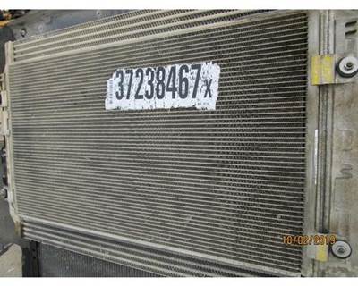 Freightliner Cascadia A/C Condenser for a Freightliner CASCADIA 125