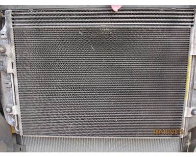Freightliner Cascadia A/C Condenser for a Freightliner CASCADIA 125