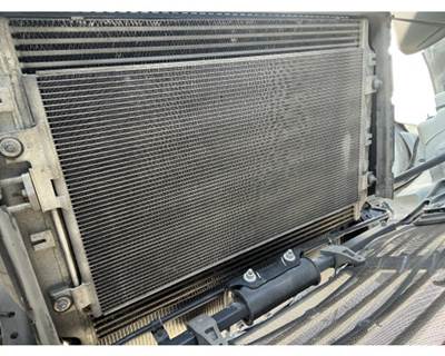 Freightliner Cascadia A/C Condenser for a Freightliner CASCADIA 125