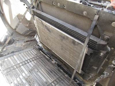 Freightliner Coronado A/C Condenser for a Freightliner CORONADO 132