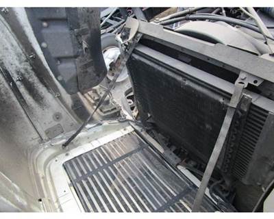 Freightliner FLD112 A/C Condenser