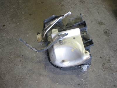 Freightliner Cascadia Air Cleaner / Air Filter Housing