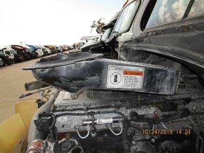 Freightliner Cascadia Air Cleaner / Air Filter Housing for a Freightliner CASCADIA 125