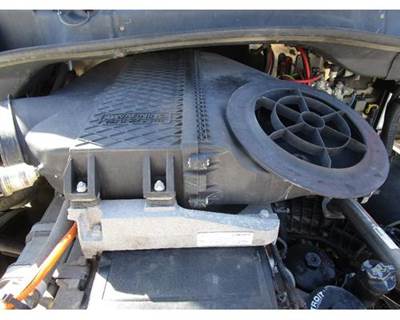 Freightliner Cascadia Air Cleaner / Air Filter Housing for a Freightliner CASCADIA 125